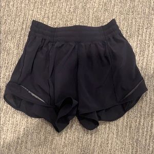 Lululemon Hottie Hot Short Size 6 Tall